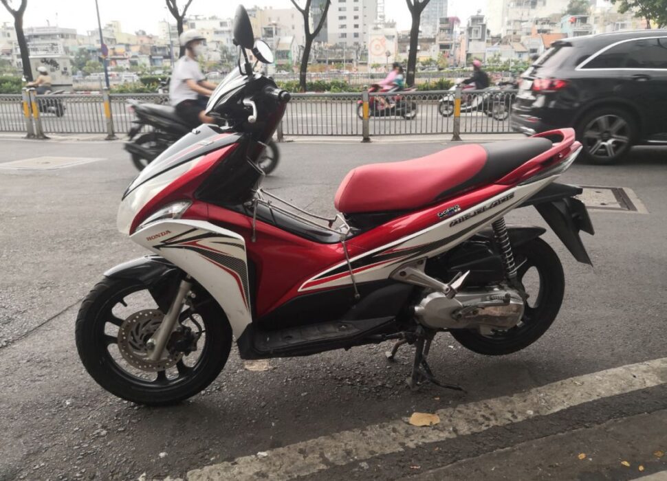 rent honda airblade 110cc in Hcm