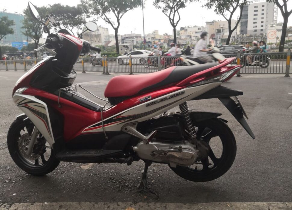 rent honda airblade 110cc in Hcm