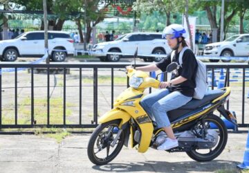 how to drive a semi automatic scooter