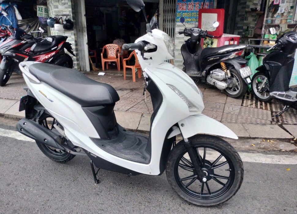 The Kymco Candy Hermosa 50cc scooter